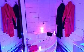 Spa et Sauna Privatif à Biscarosse Plage pour Nuit Romantique balnéothérapie et sauna accessible toute l année dans l appartement petit dejeuner et repas en option reglement sur place